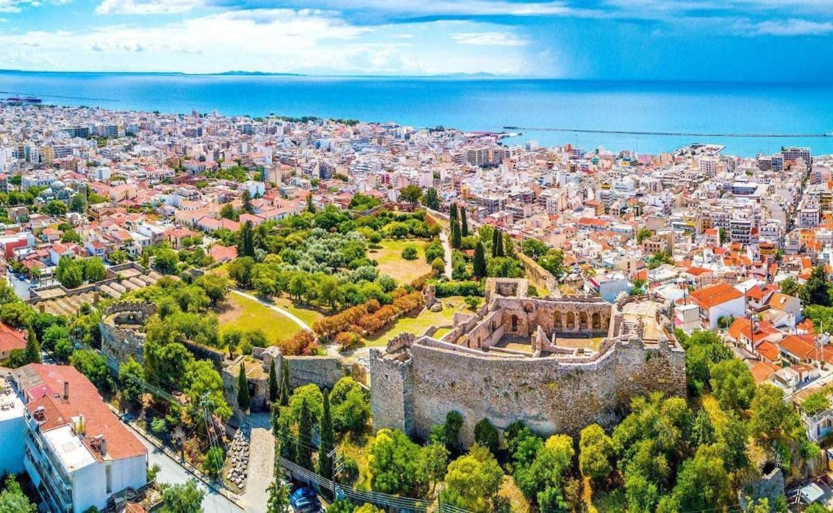 Patras Cozy Nest In The Vibrant City Center Exterior foto